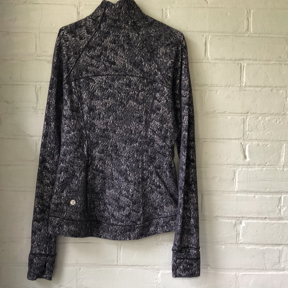 Lululemon thermal soft and warm top - Picture 4 of 6